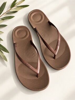 FitFlop iQushion Ergonomic Bronze Metallic Flip Flop Sandals Size 7